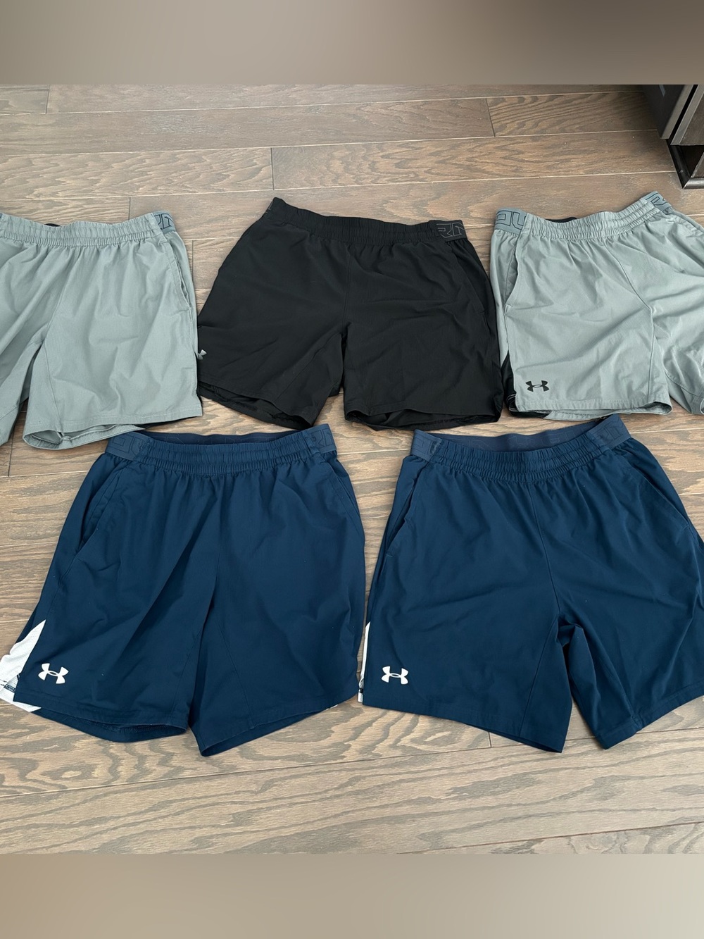 Under Armour Men's Shorts Lot Of 5, Size Large 8 inch